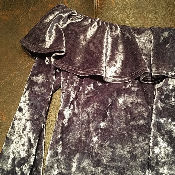 Off the Shoulder Crop Top - Picture 2 of 3